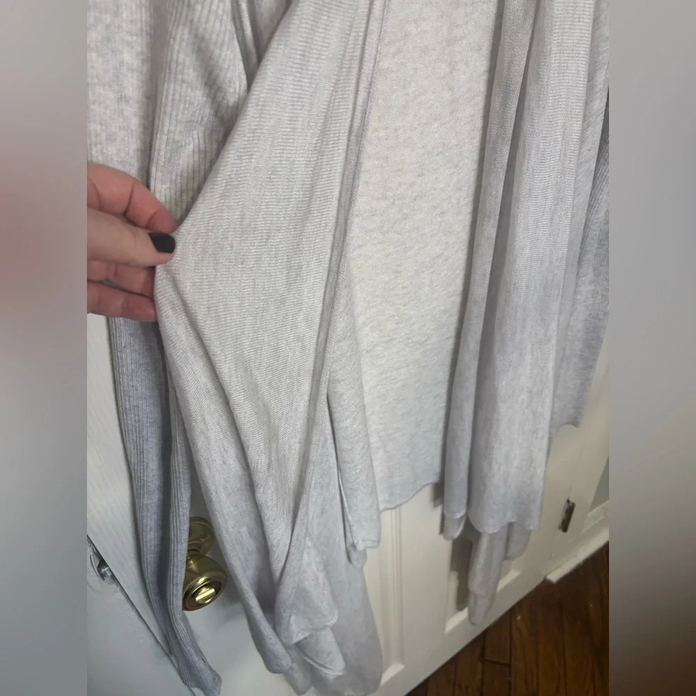 Lululemon Universal Wrap – Size 6 | Light Heather Grey | Cashmere-Blend
